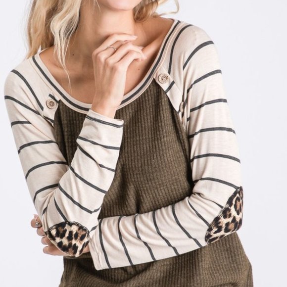 Waffle Knit Raglan Sleeve Top Leopard detail - Picture 2 of 3